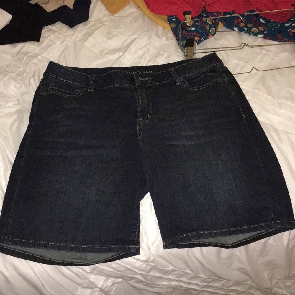 Lane Bryant dark wash Bermuda jean shorts size 16